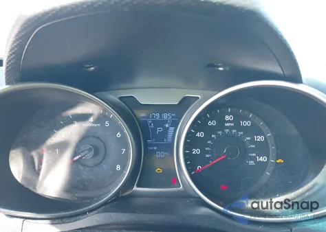 2012 Hyundai Veloster Base W/Red/Black z USA, uszkodzony, nr VIN KMHTC6AD6CU058017